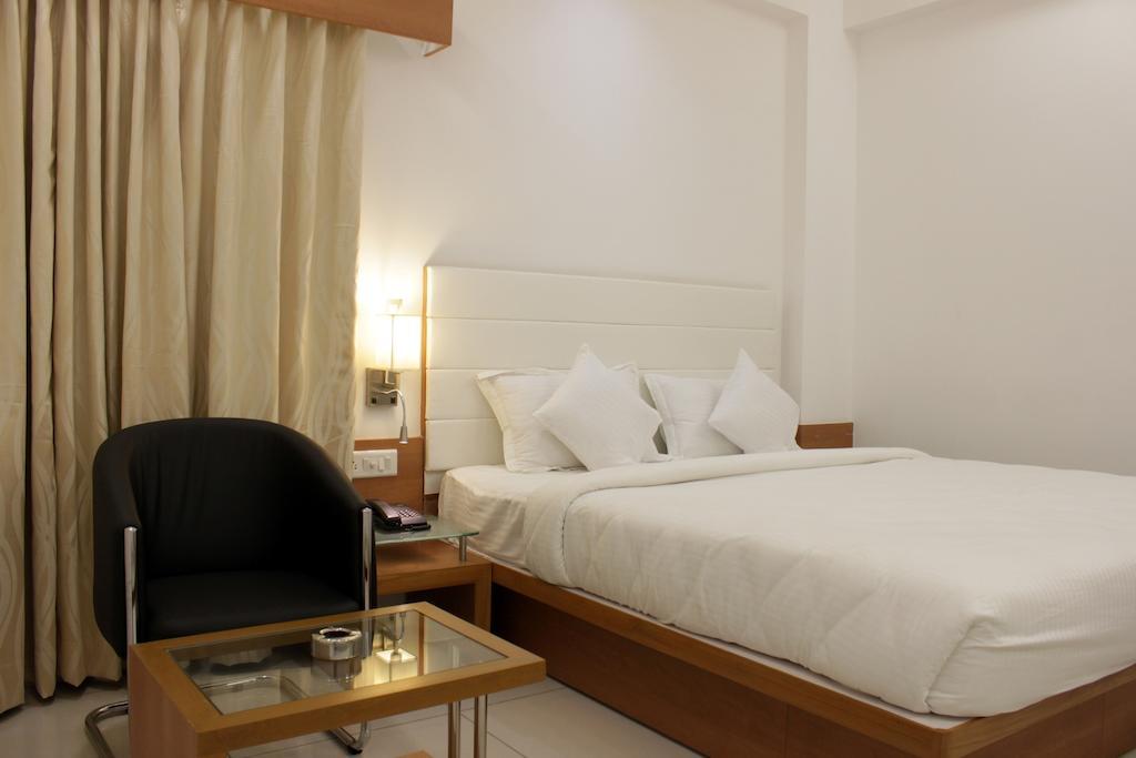 Hotel Ashray Inn Ahmadábád Pokoj fotografie